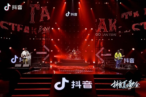 用手机可不可以查出一个人的社交信息？